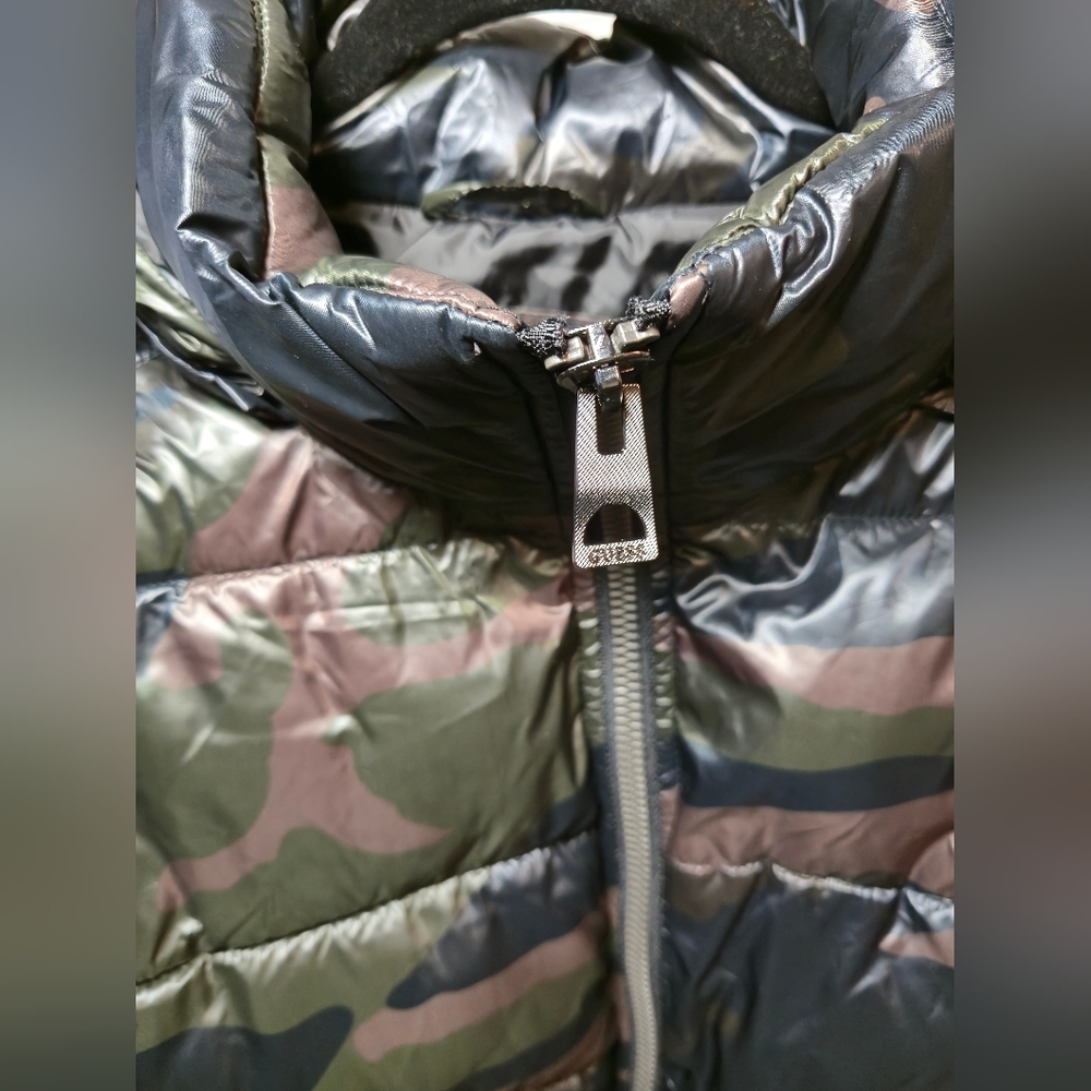 Guess Men's Puffer Jacket - Black and Green - Picture 3 of 14